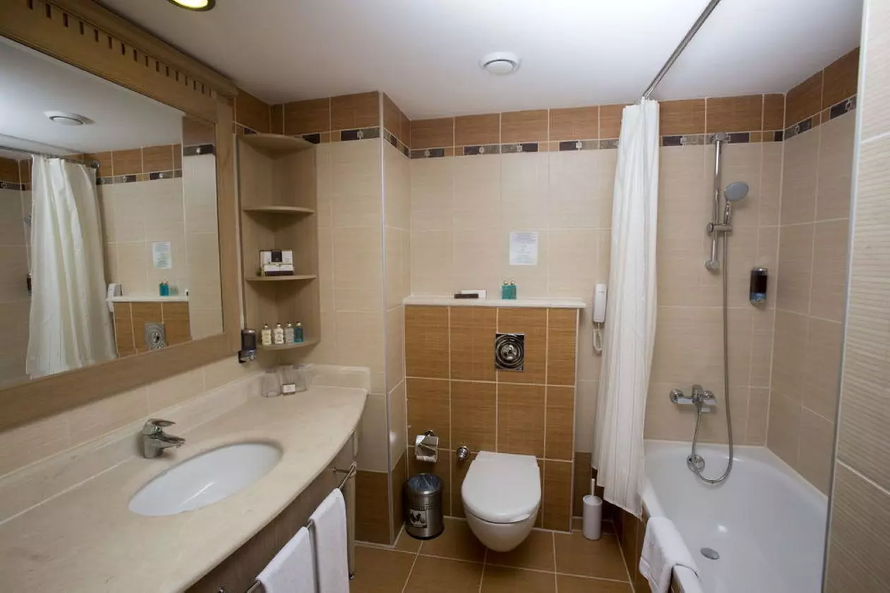 FAMERESIDENCE_LARA (5).jpg